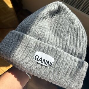Ganni hat
